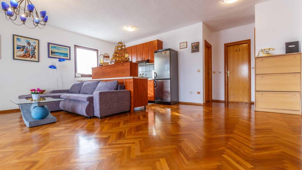 Apartman Mauro Malinska Extérieur photo